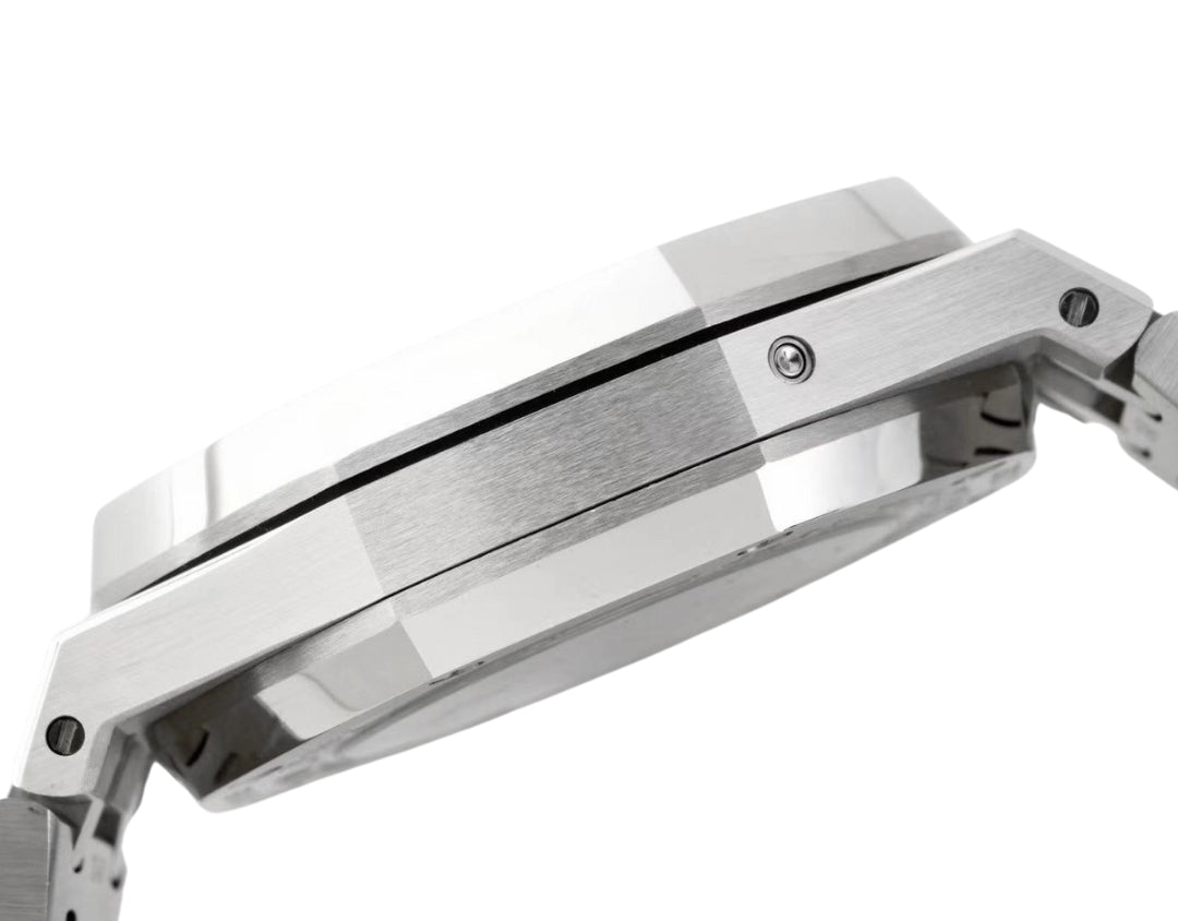 Audemars Piguet Royal Oak 26574 / 26606 – White & Silver Luxury Edition