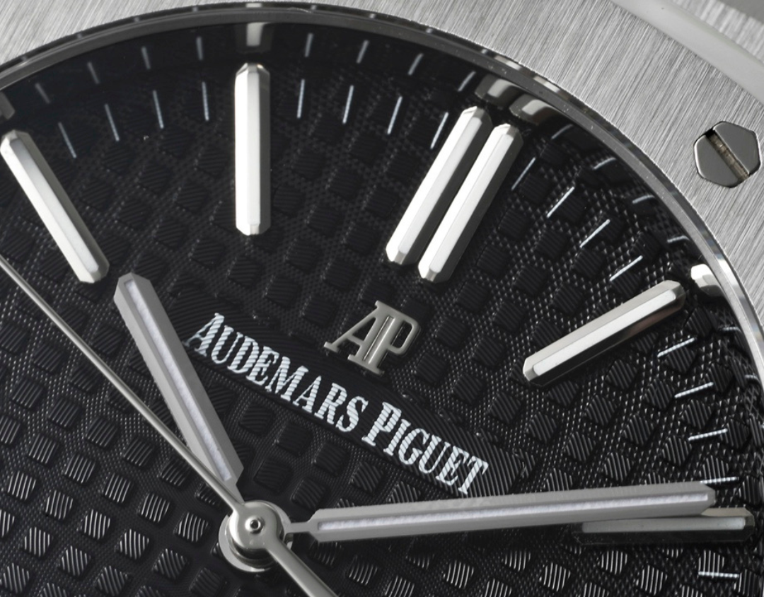 Audemars Piguet Royal Oak 15400 – V4 Heavy Upgrade Edition with Black Dial